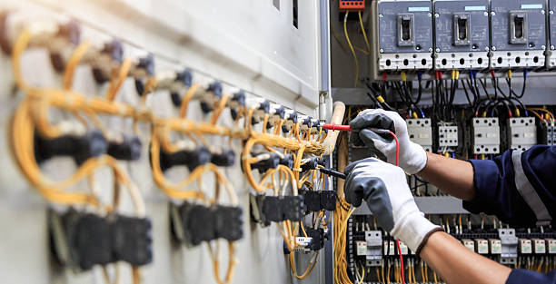 Professional Electrician technician working in Colon, MI